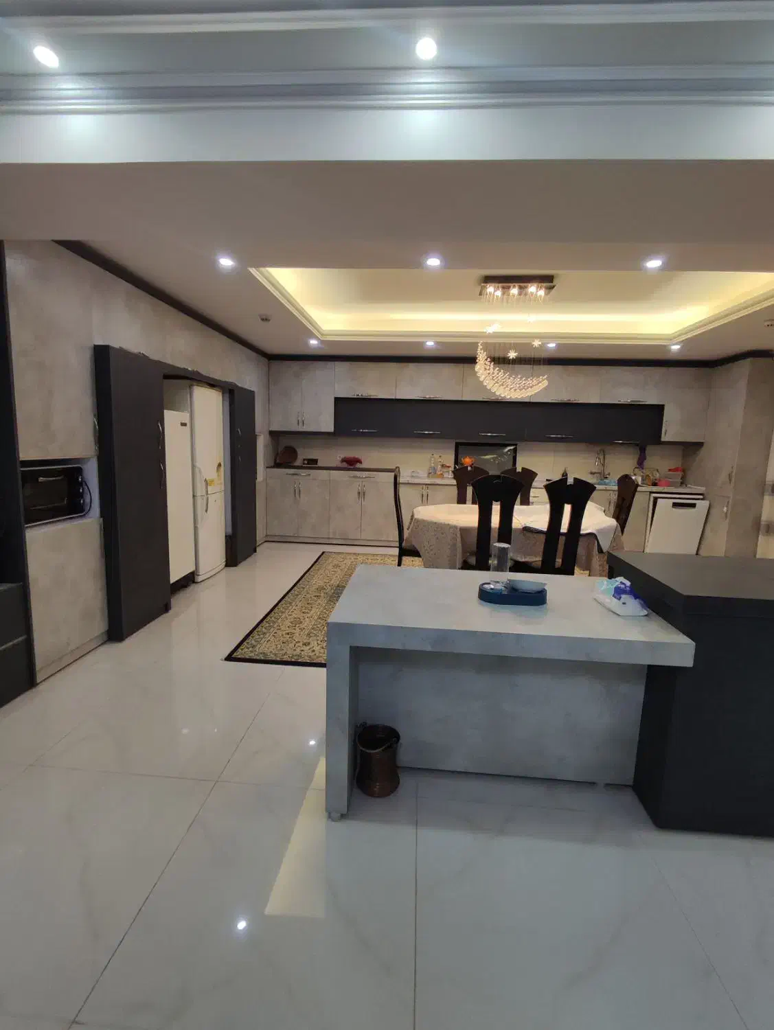 آپارتمان۲۴۰مترفول نصبیات روبه روی همایش خاوران|فروش آپارتمان|تبریز, |دیوار