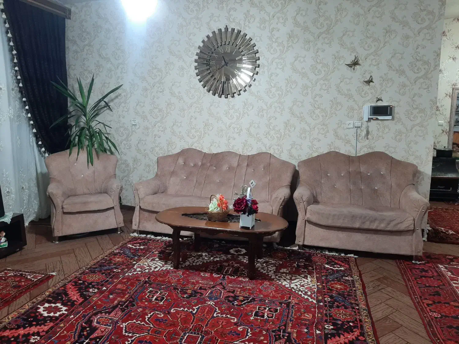 مبل راحتی دو دست|مبلمان خانگی و میز عسلی|اهر, |دیوار