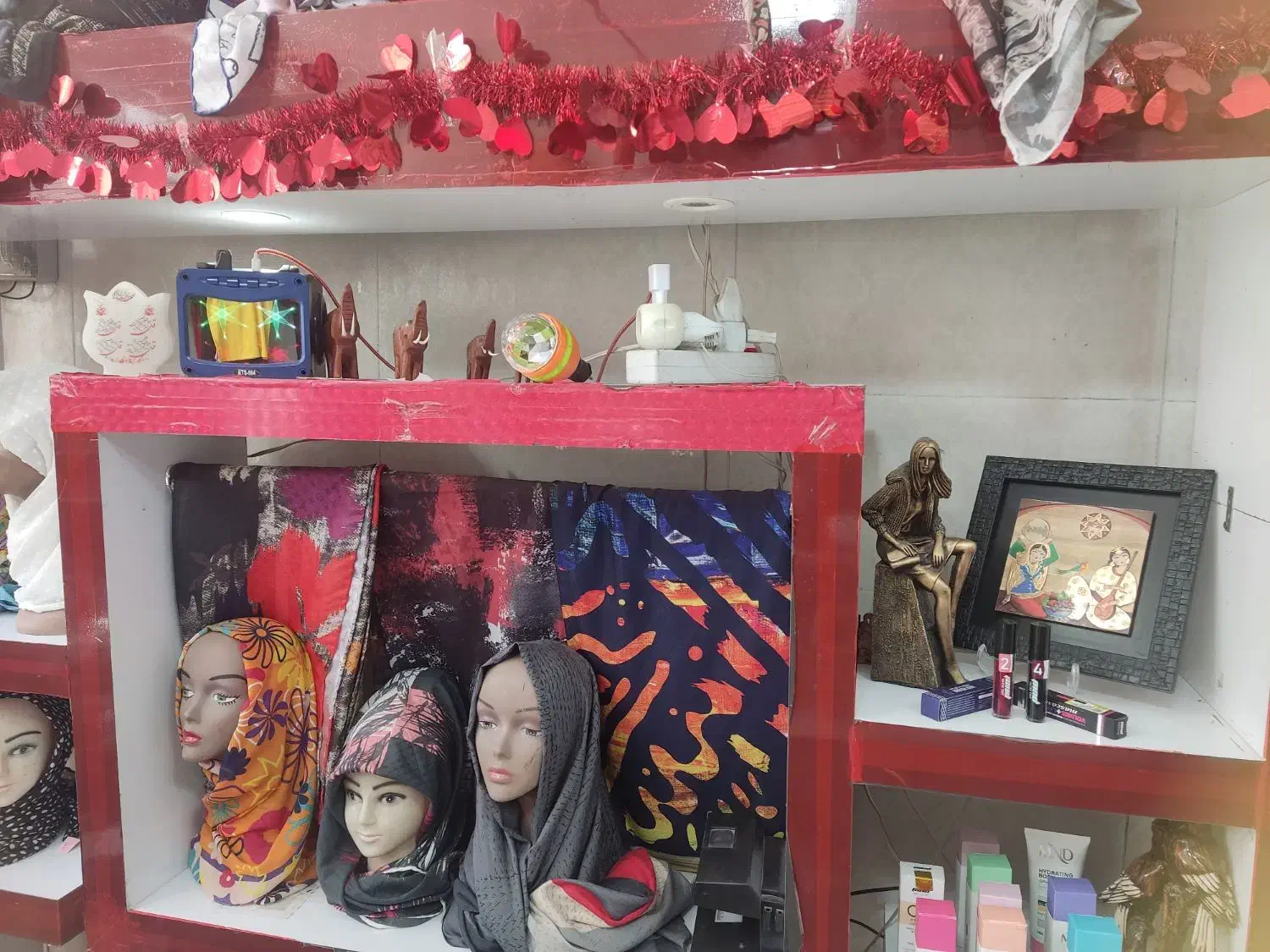 فروش میز وویترین واتاق پرو و مانکن های زنانه|فروشگاه و مغازه|نجف‌آباد, شهدای غربی|دیوار