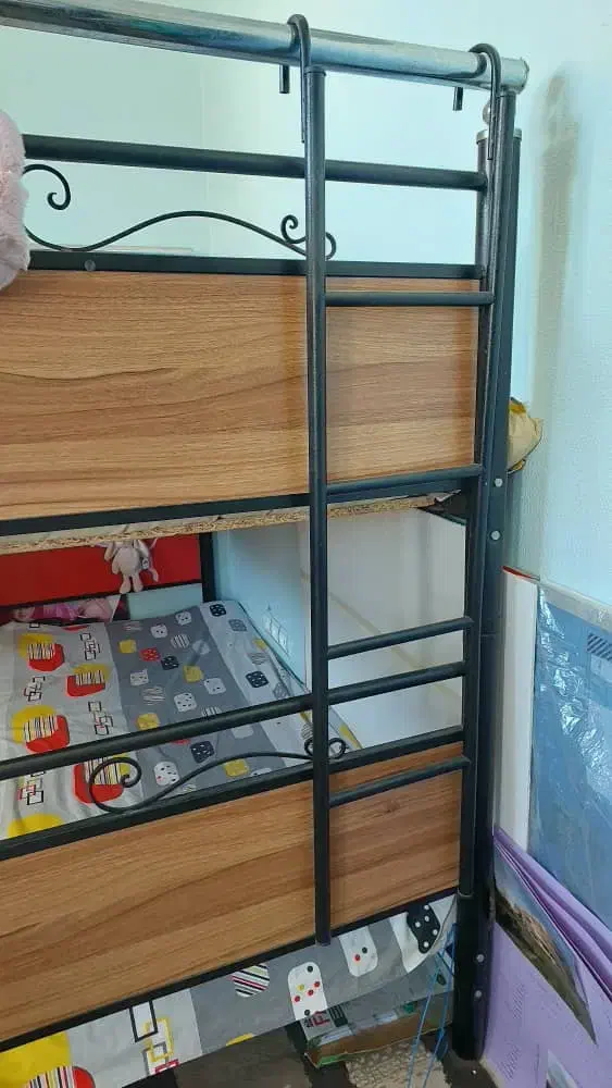 تخت فرفوژه دوطبقه محکم وقدیمی|تخت و سرویس خواب|شاهینشهر, شهرک میلاد|دیوار