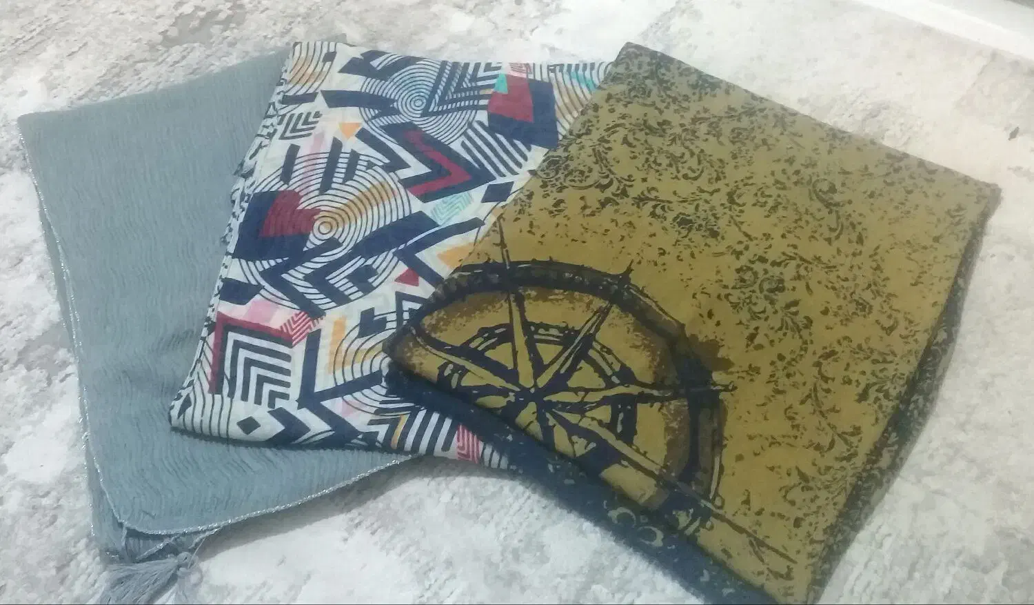 تعدادی شال و لباس زنانه نو قیمت مناسب|لباس|مشهد, سیلو|دیوار