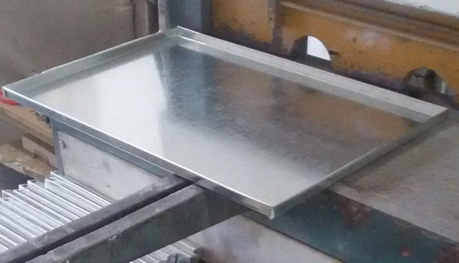 انواع دیس قنادی سینی خشکن قالب کیک یزدی سینی پانچ|ظروف پختوپز|حبیب آباد, |دیوار