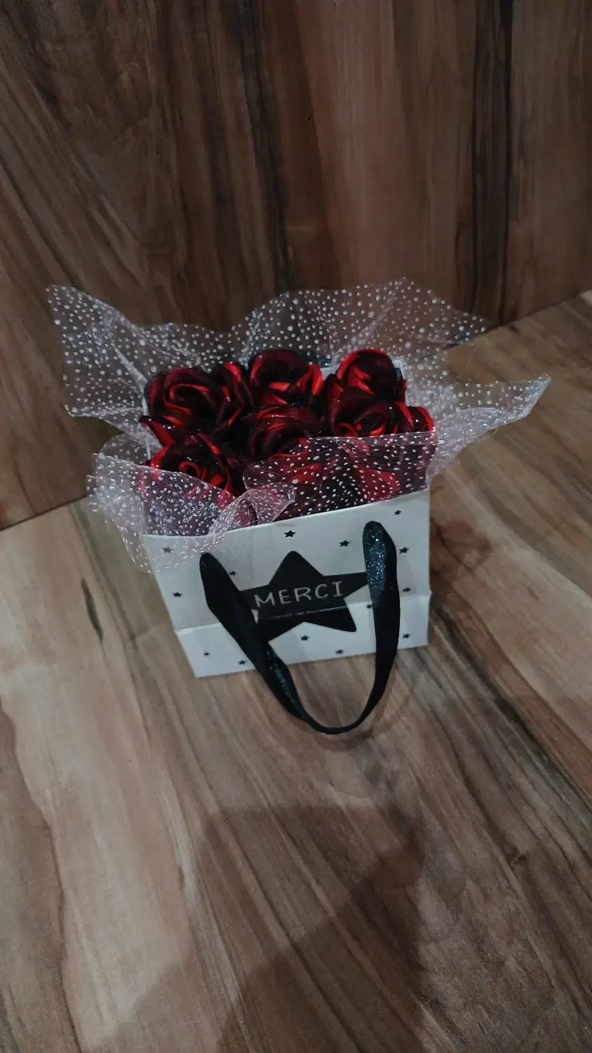 گل رز روبانی|گل مصنوعی|فردیس, فردیس|دیوار