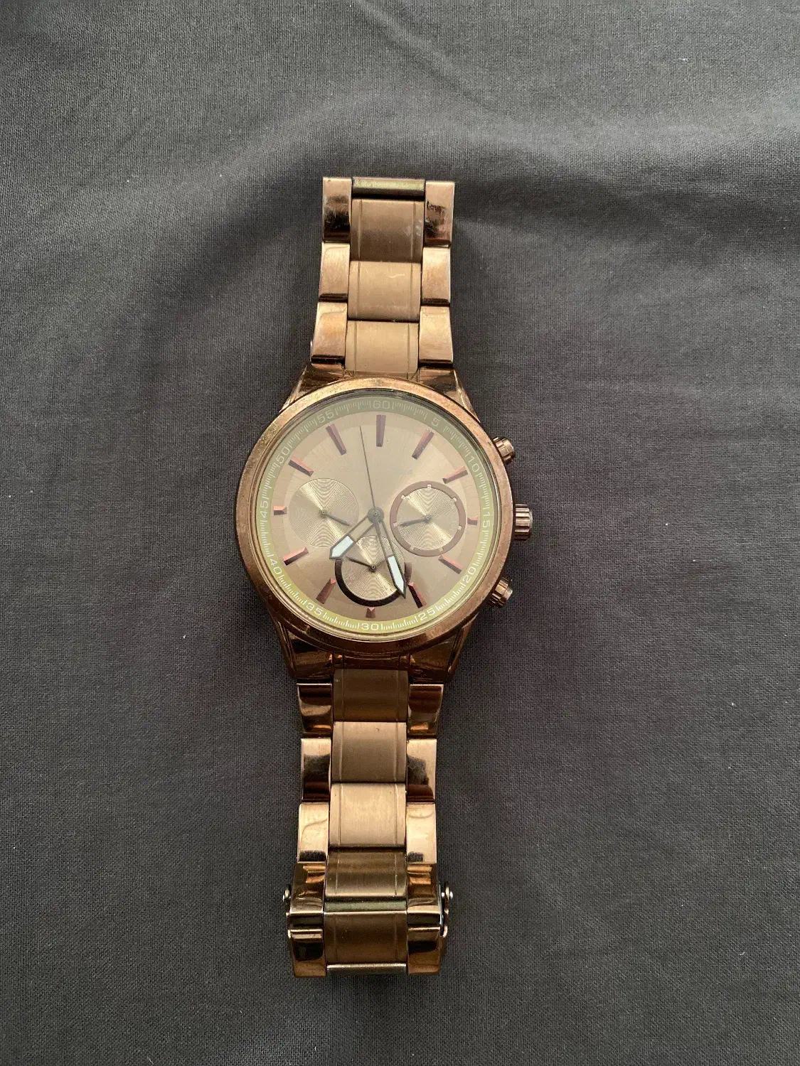 ساعت لوییجی د آنا برنز|ساعت|رشت, منظریه|دیوار