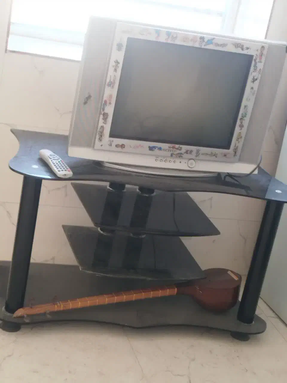 تلویزیون ۲۱ اینچ و زیر تلویزیون و دیجیتال|تلویزیون و پروژکتور|چرام, |دیوار