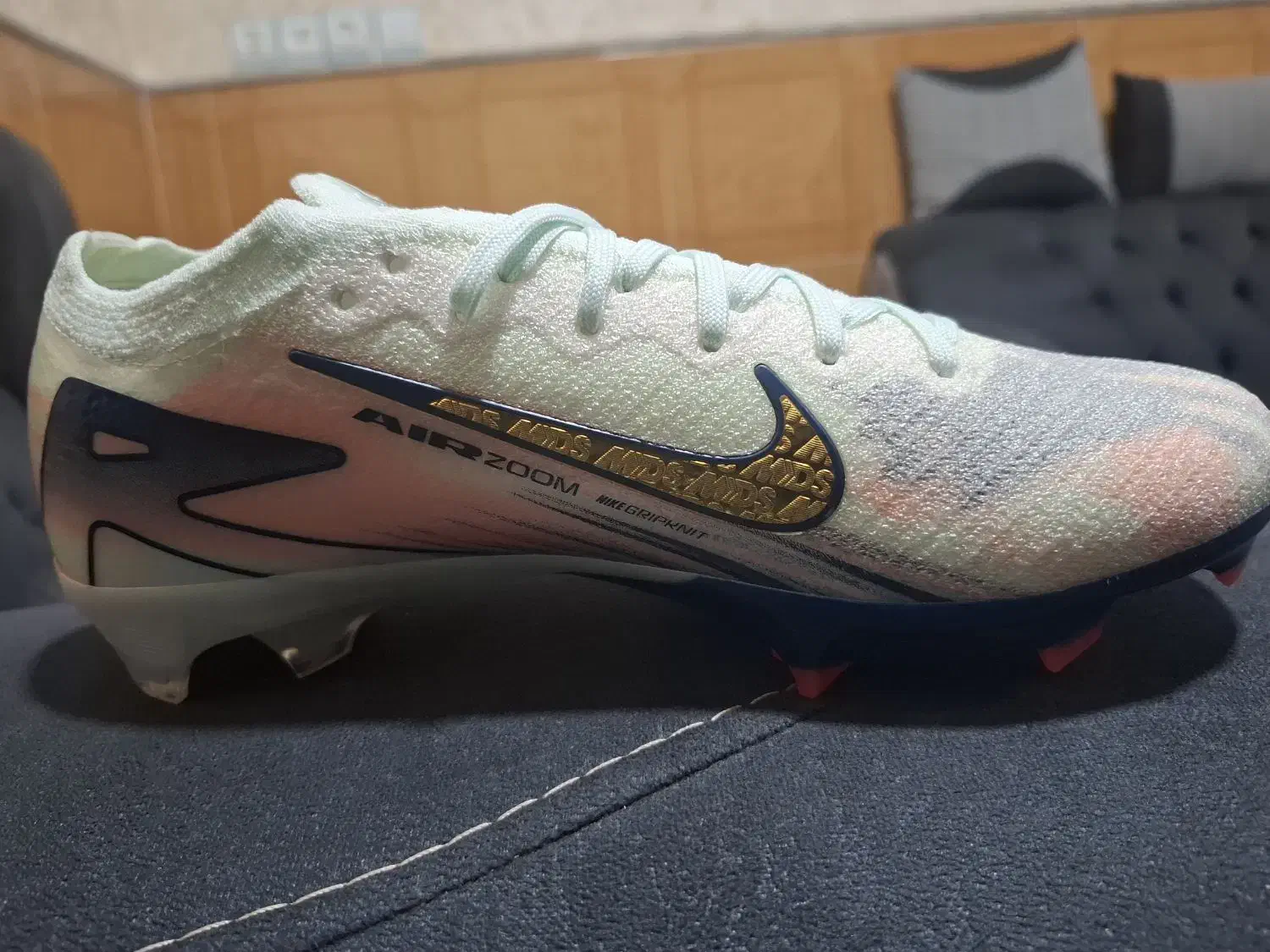 کفش فوتبال کیفیت تضمینی|کیف، کفش، کمربند|سمنان, |دیوار