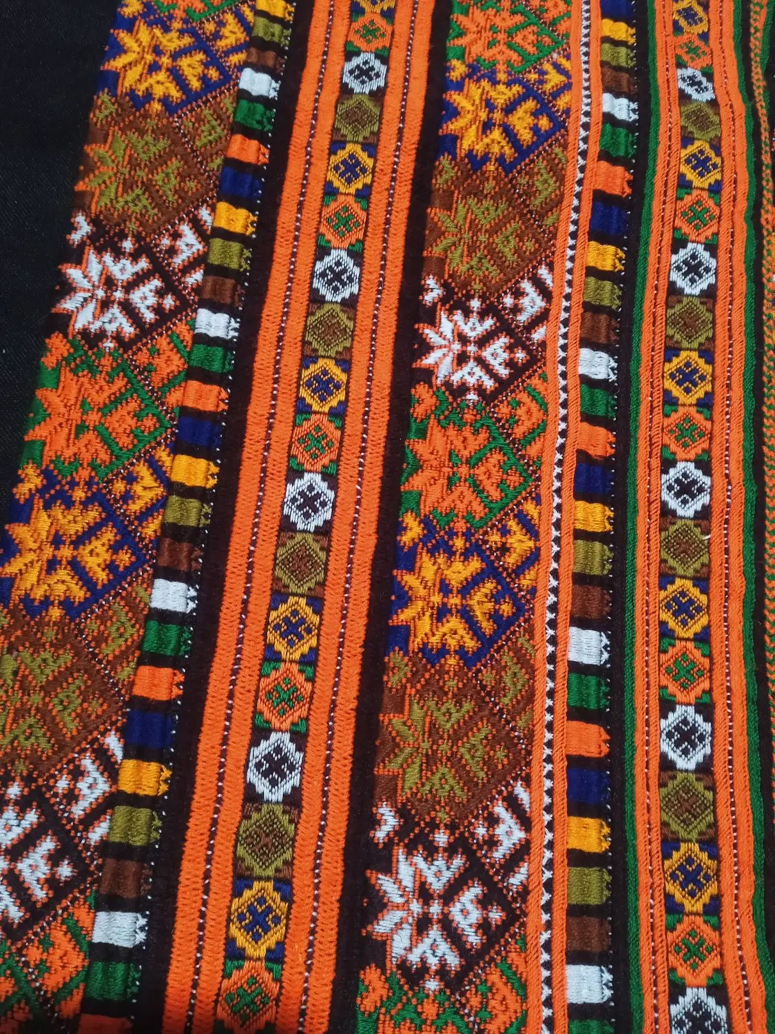 برگ انگور|لباس|سراوان, |دیوار