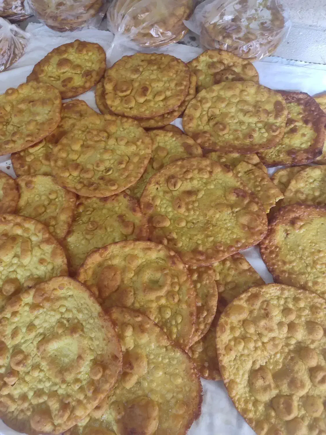 نون روغنی تازه بزرگ شیرین و خوشمزه دونه ای ۱۴|خوردنی و آشامیدنی|صالح آباد, |دیوار