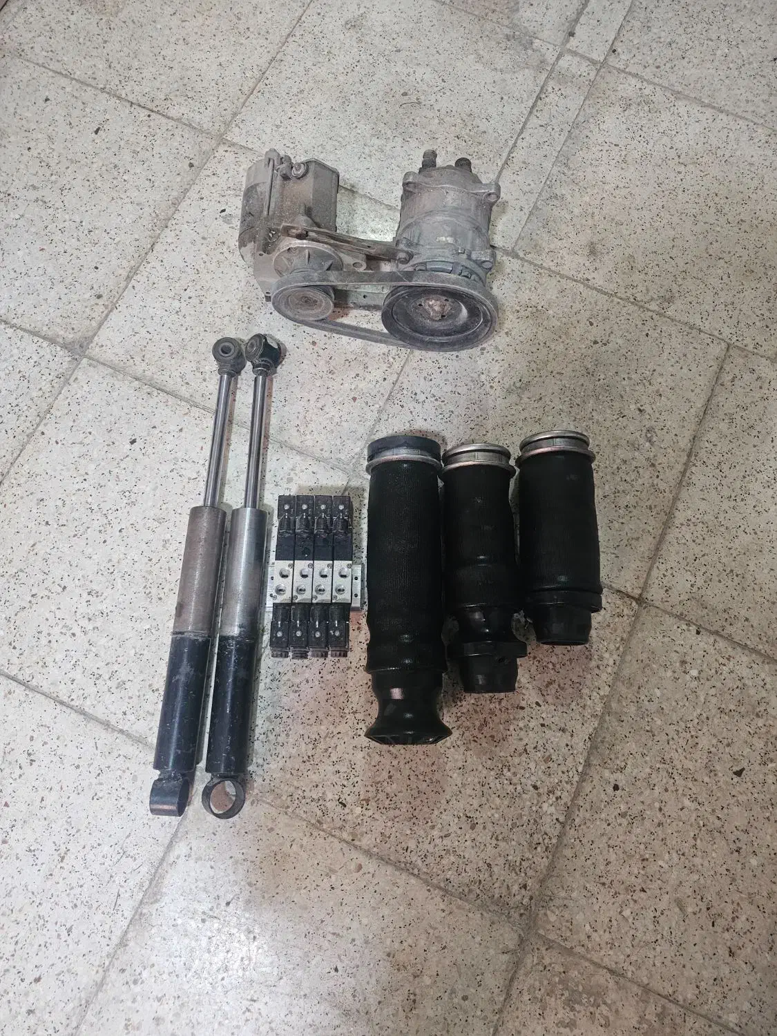 کمک عقب پنوماتیک پژو سمند شیر بلوک کمپرسور|قطعات یدکی و لوازم جانبی|اصفهان, مارچین|دیوار