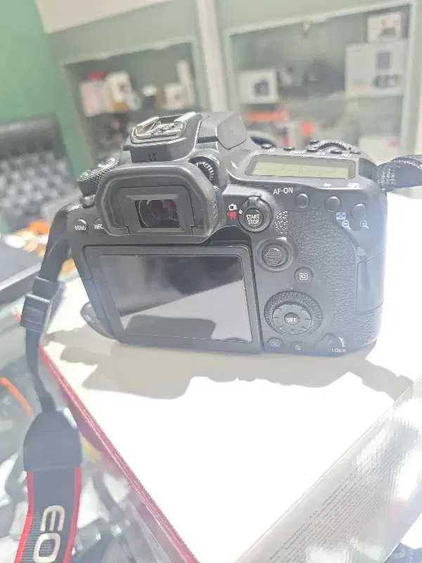 دوربین کنون ۹۰دی با لنز ۱۸ ۵۵|دوربین عکاسی و فیلم‌برداری|یزد, |دیوار