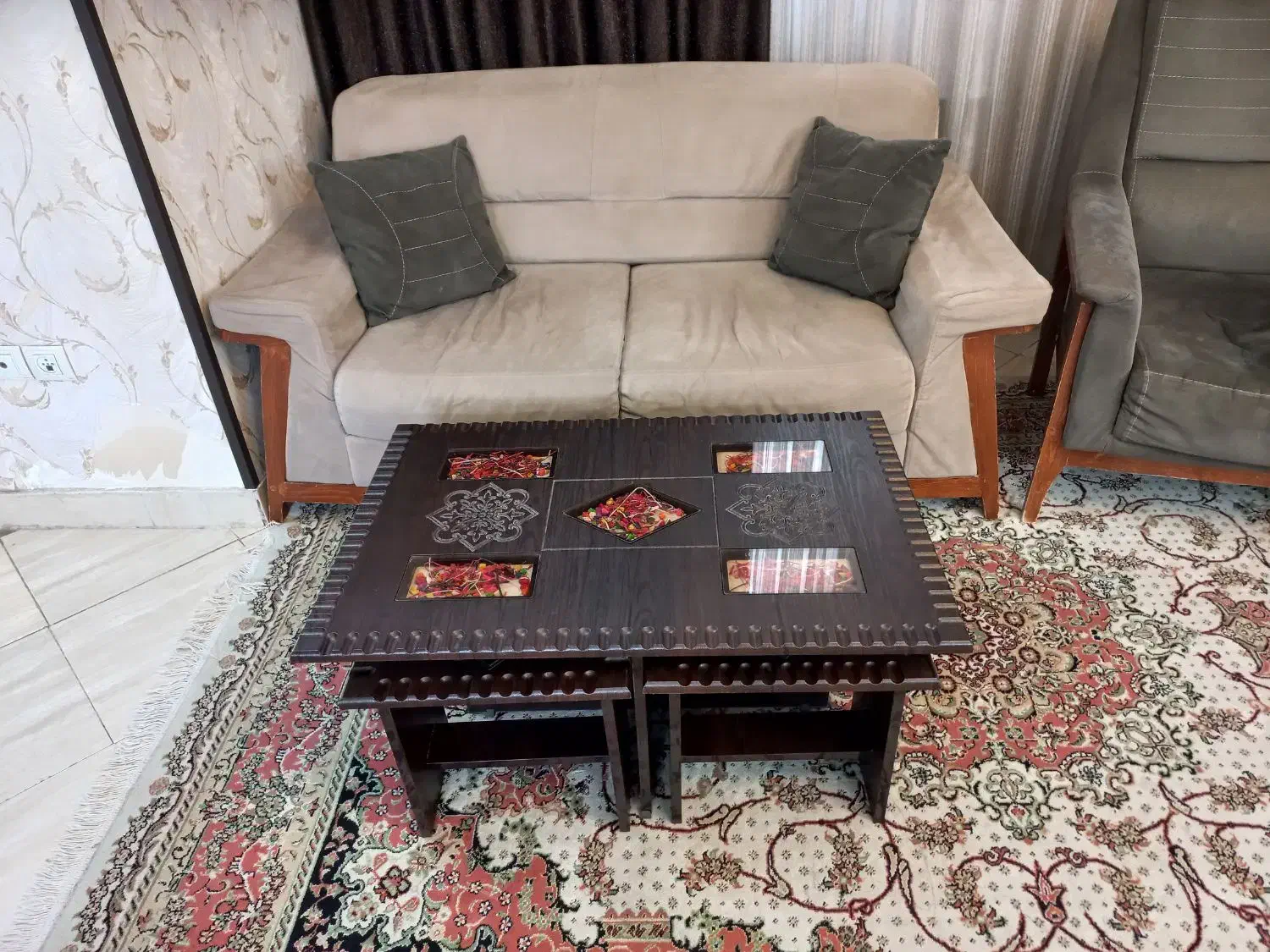 مبل راحتی ۷ نفره همراه میز جلو مبل|مبلمان خانگی و میز عسلی|مشهد, شهید بهشتی|دیوار