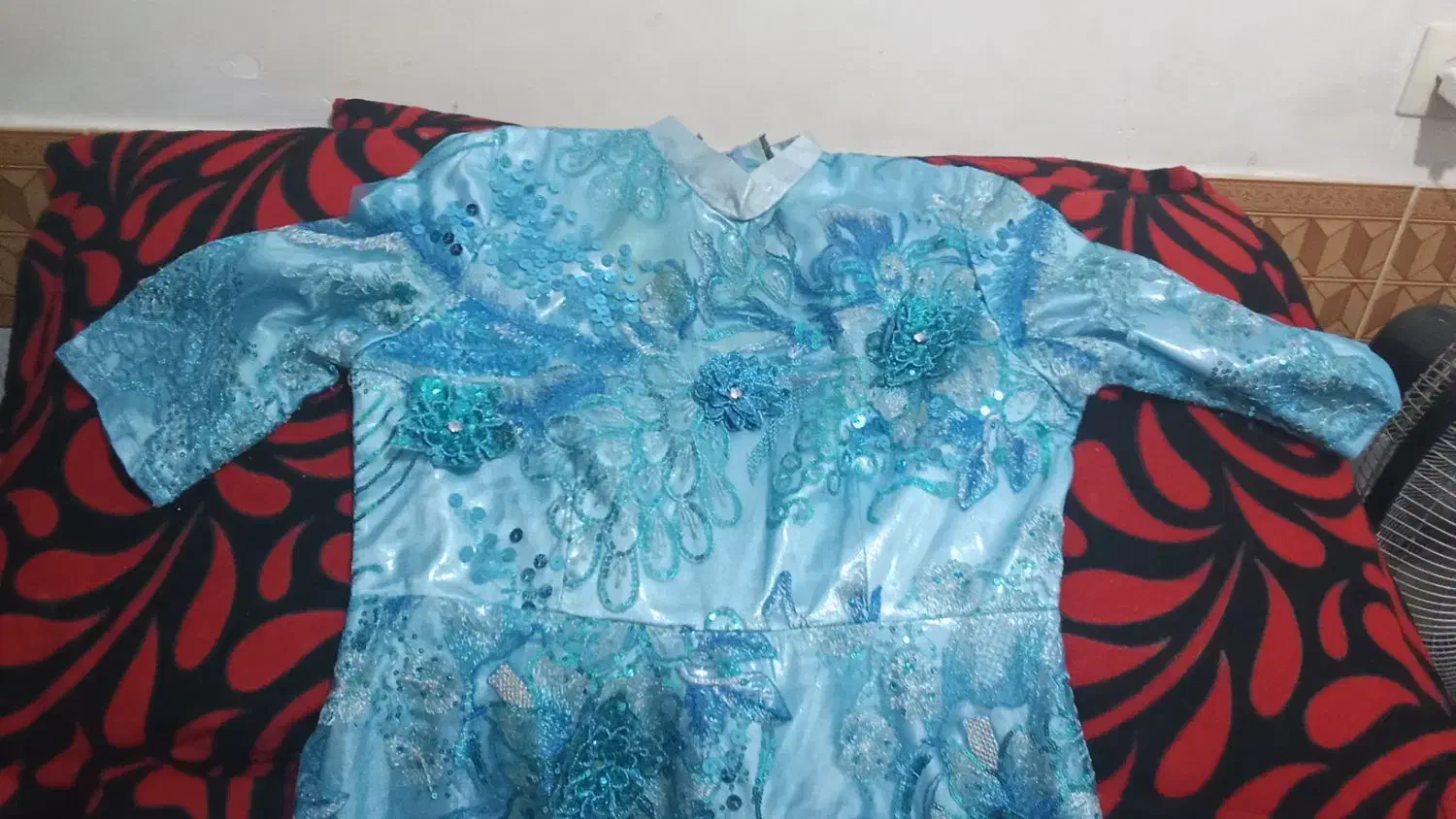 لباس مجلسی|لباس|قم, شهر قائم|دیوار