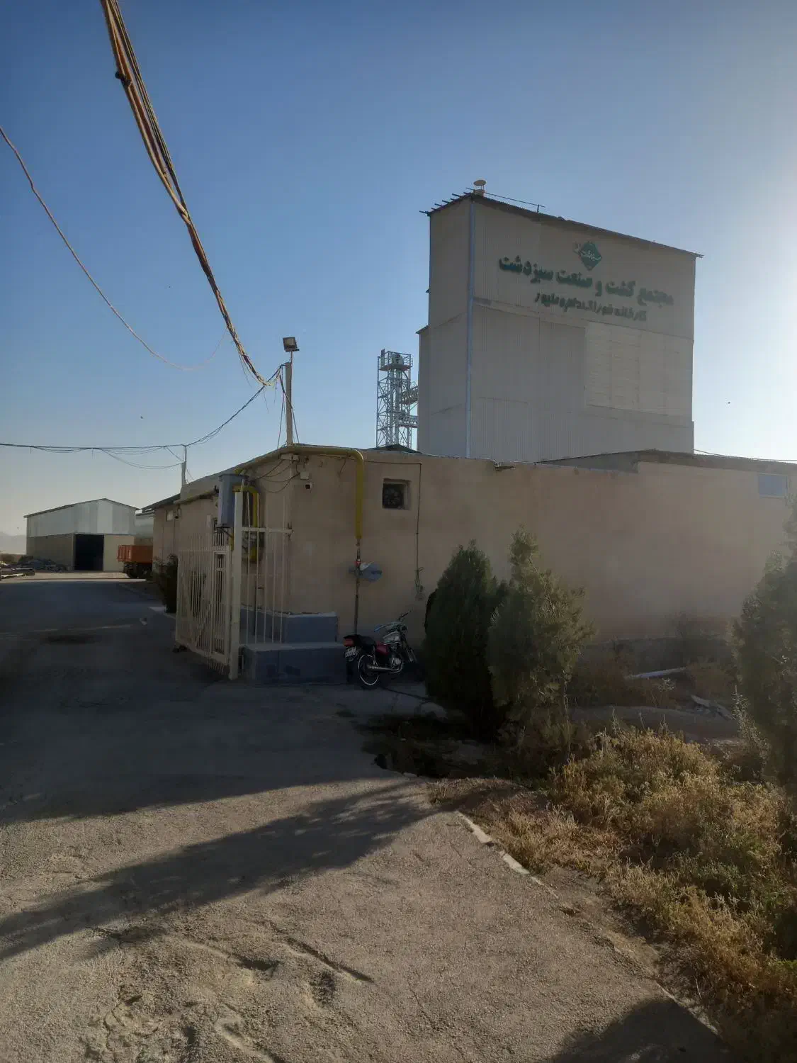 کارگرساده جهت کاردر کارخانه|استخدام صنعتی، فنی، مهندسی|کبودرآهنگ, |دیوار