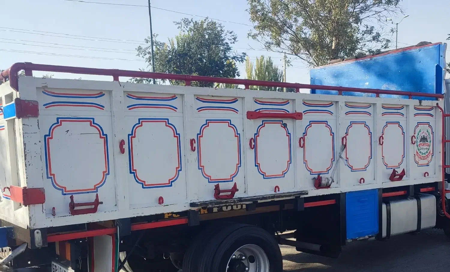 اتاق عقب ایسوزو|خودرو سنگین|رودان, |دیوار