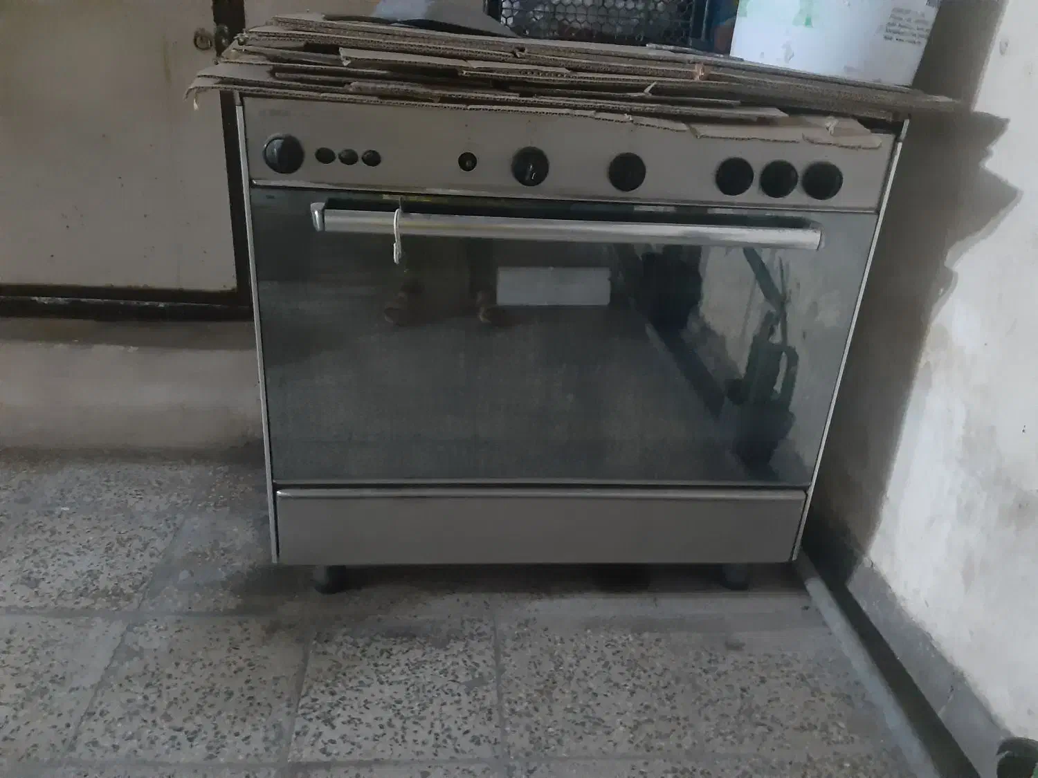 یک عدد اجاق گاز فر به مبلغ ۱۲۰۰۰میلیون تومان|اجاق گاز و لوازم برقی پخت‌وپز|بندرعباس, |دیوار