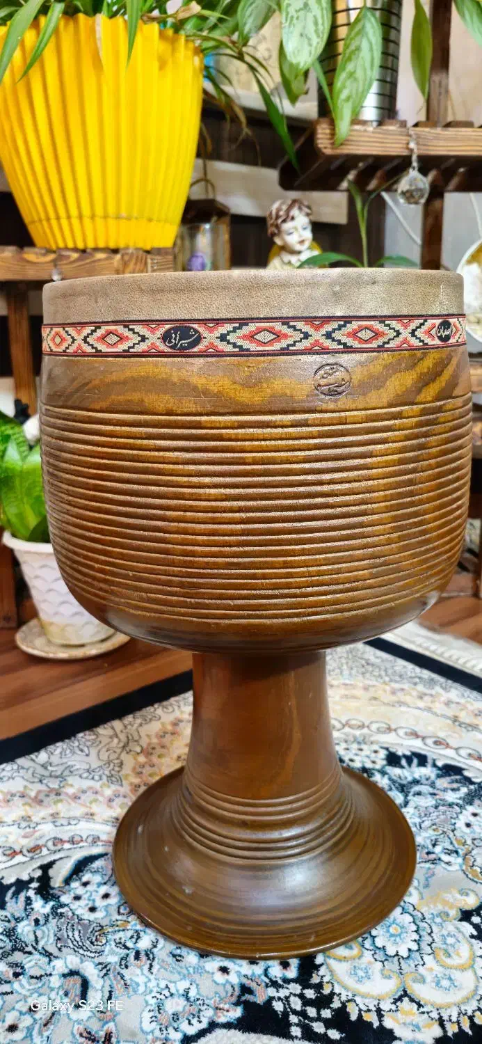 تنبک|سازهای سنتی|اصفهان, گلزار|دیوار