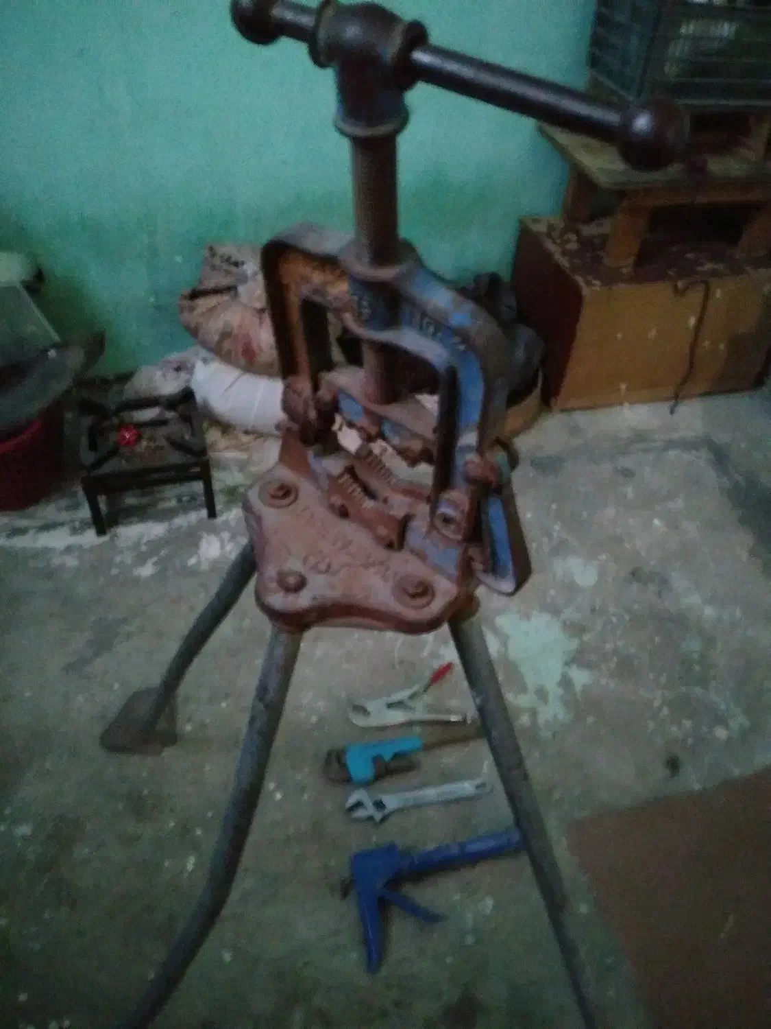 گیره پایه|ابزارآلات|برخوار, |دیوار