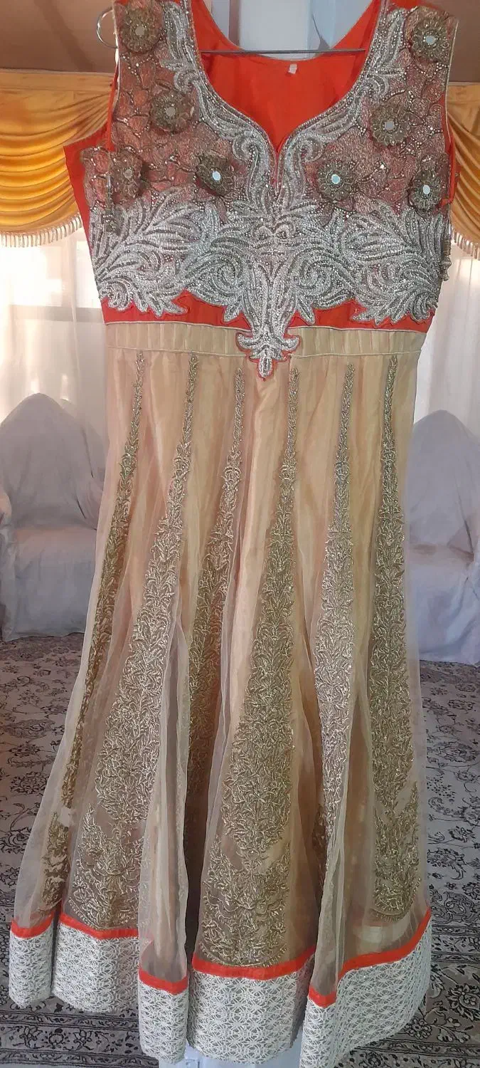 لباس مجلسی|لباس|رودهن, |دیوار