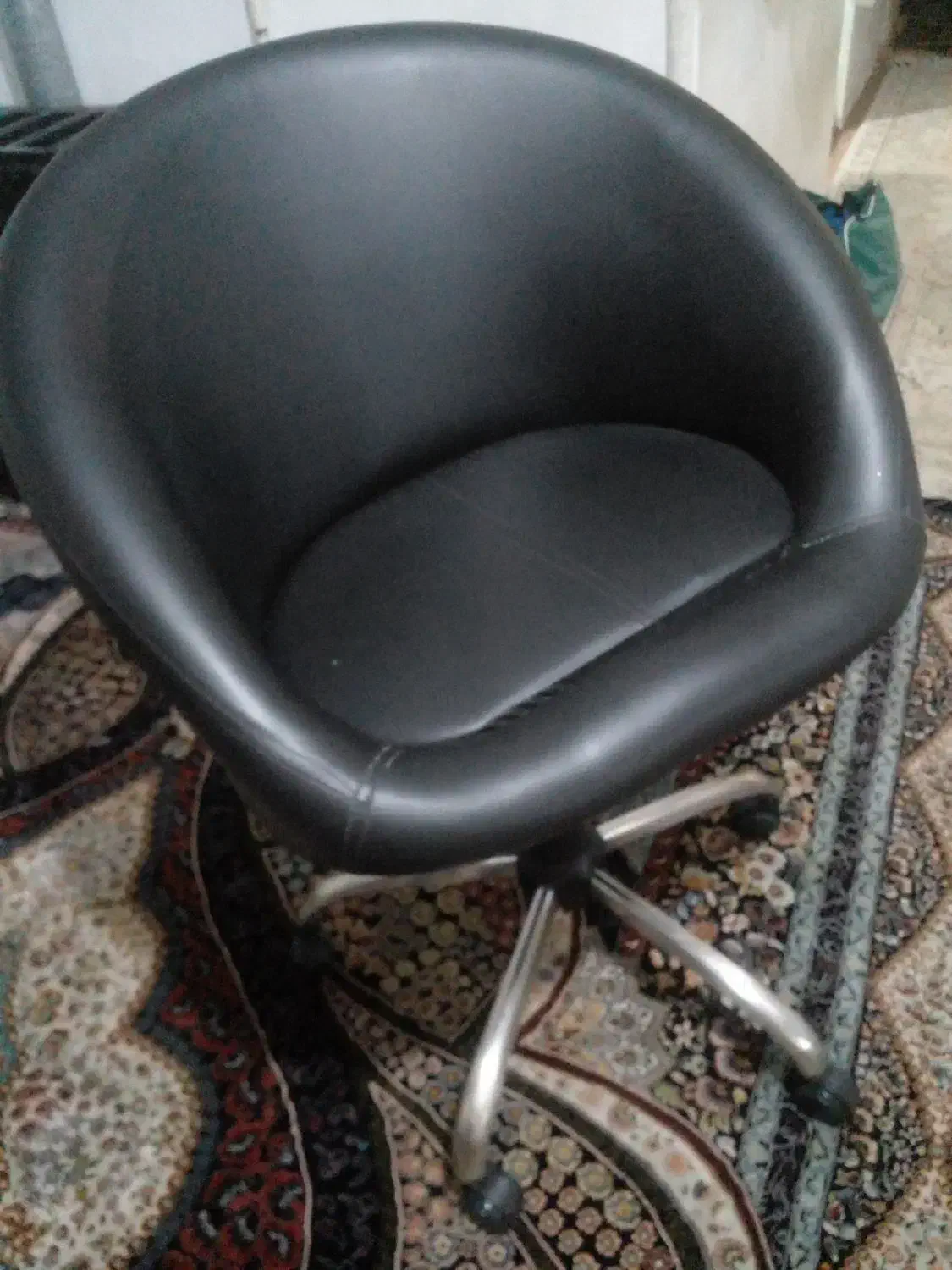 صندلی گردا ن جک دار سالم|صندلی و نیمکت|لاهیجان, کوی استادان|دیوار