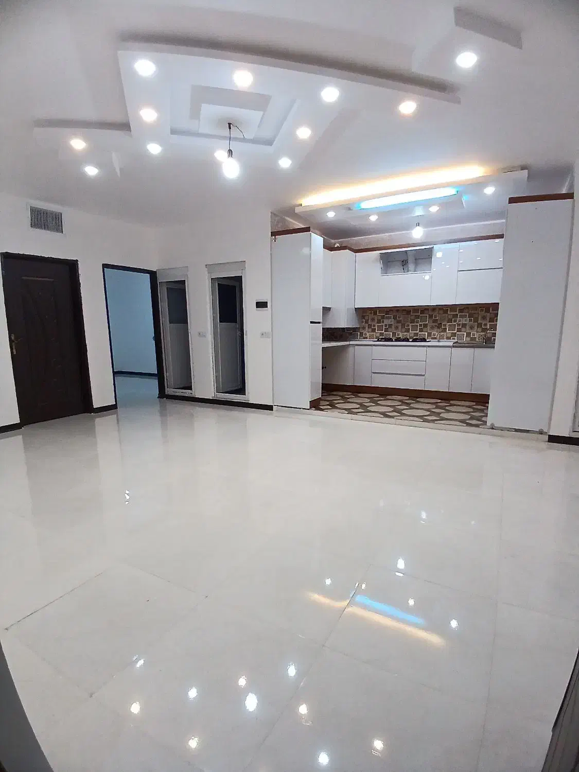 فروش خانه ویلایی ۳۸۰ متری ۲ خوابه در دشت چنار|فروش خانه و ویلا|شیراز, دشت چنار|دیوار