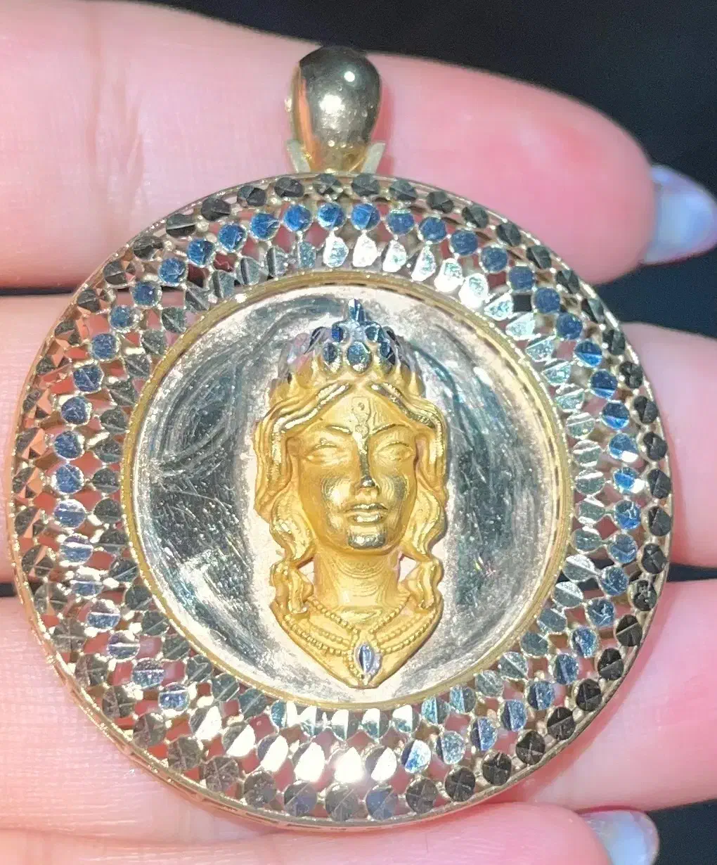 مدال ورساچ|جواهرات|یاسوج, |دیوار