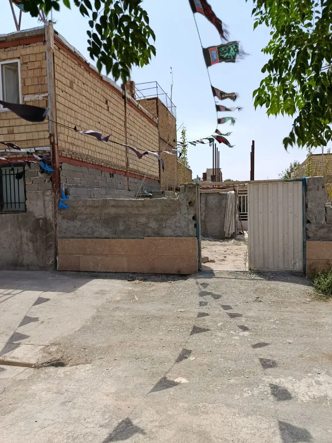 ۳۰۰متر/چهار دیواری/۳۰متر بنا/یه تومن نقد مابقی چک|فروش زمین و ملک کلنگی|محمدشهر, عباس آباد|دیوار