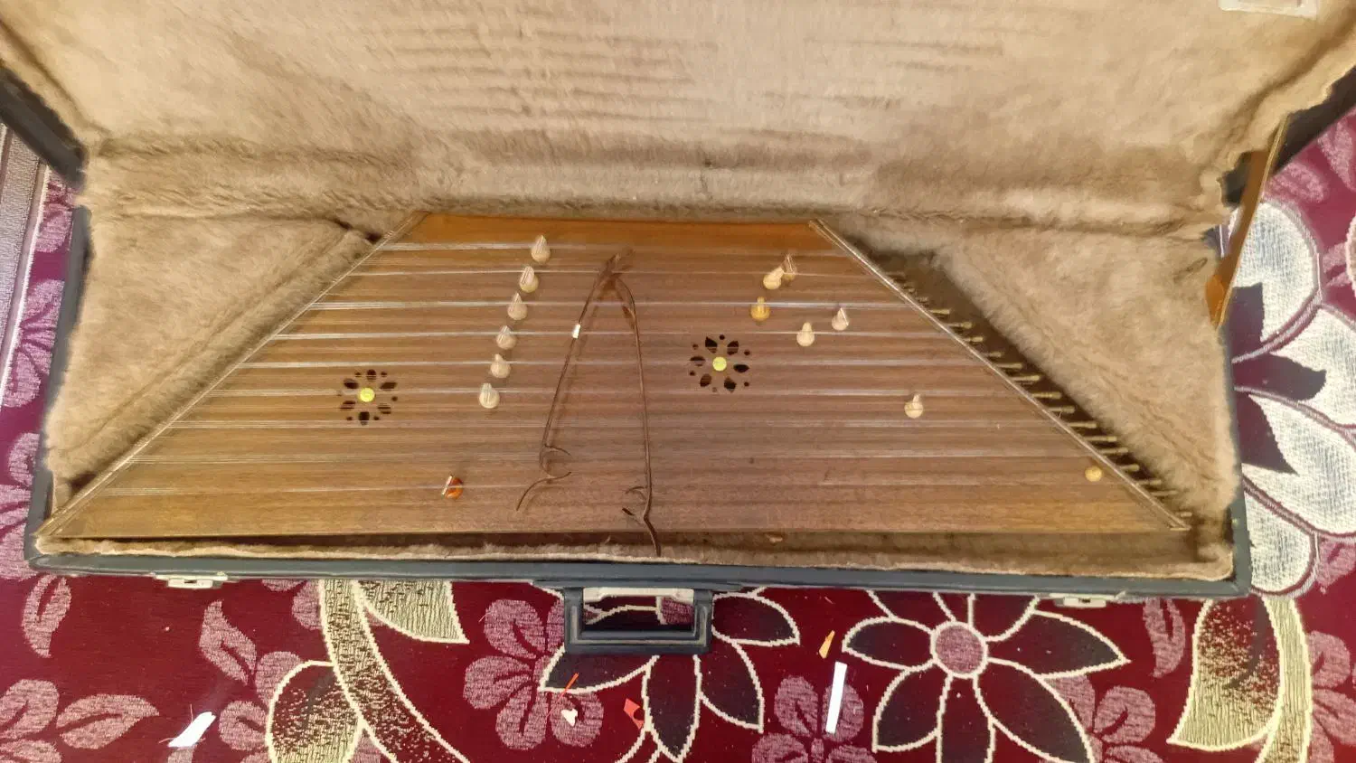 سنتور|سازهای سنتی|بهارستان, |دیوار