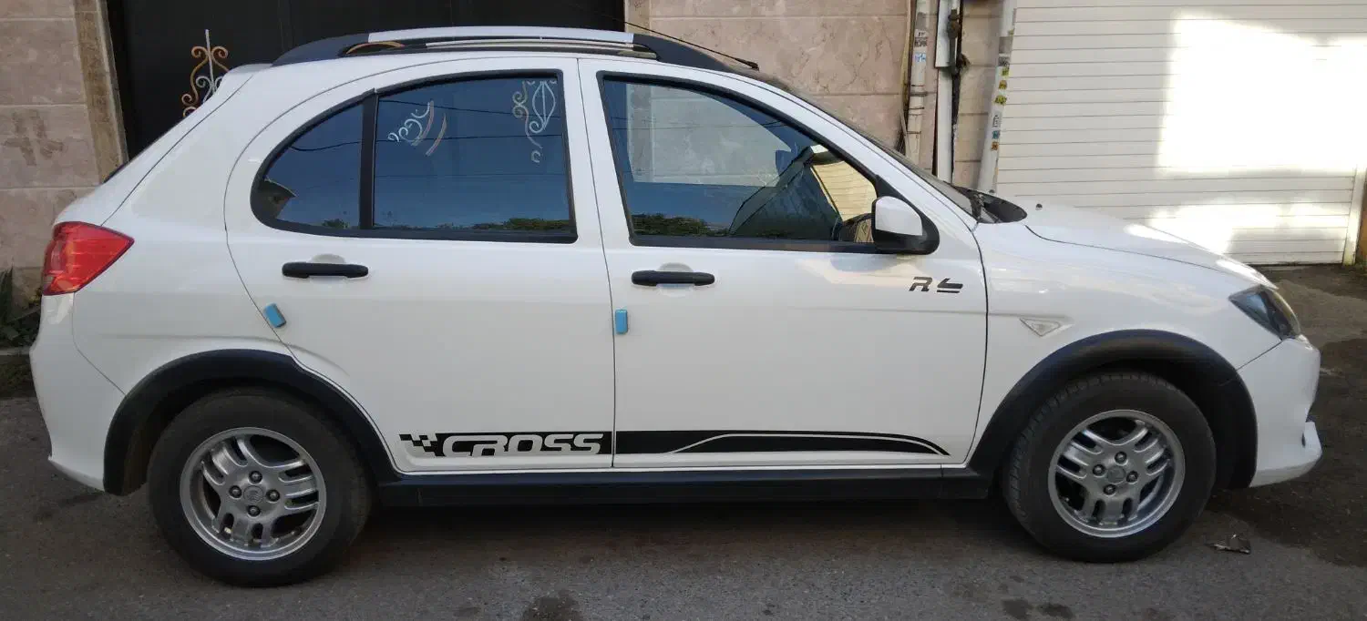 کوئیک R سفید مشکی مدل ۱۴۰۰ با کارکرد ۶۱۰۰۰ کیلومتر|خودرو سواری و وانت|رودسر, |دیوار