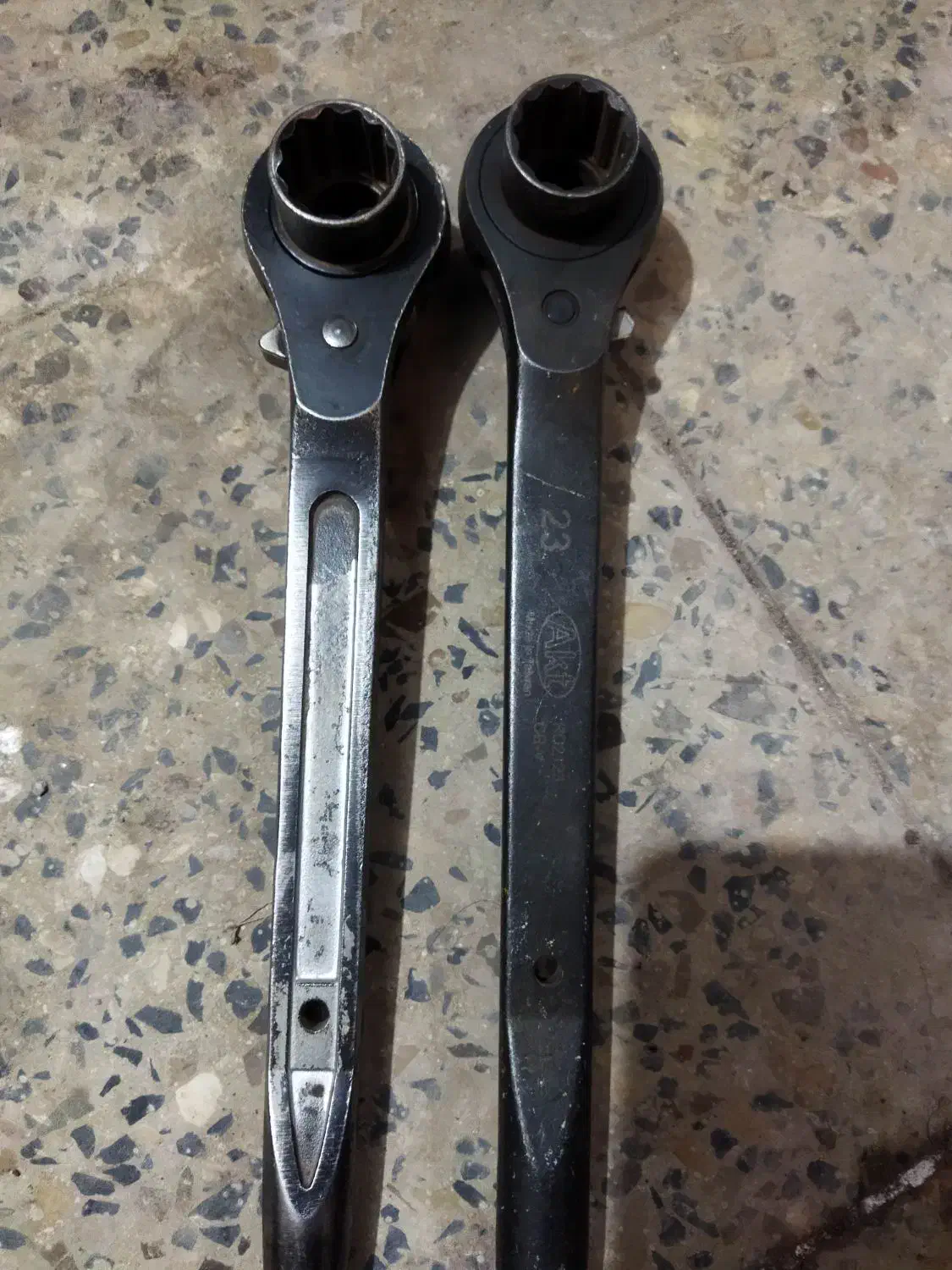 کمربند ایمنی و ۲ عدد اچار دار بست|ابزارآلات|دزفول, |دیوار