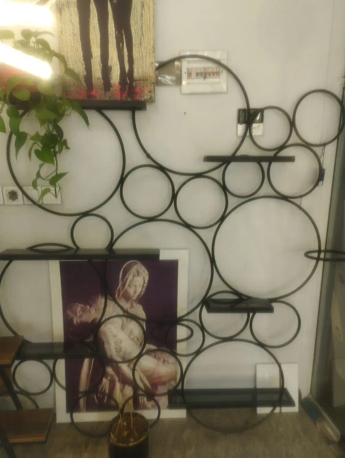 یک عدد استند گل به فروش میرسد|کتابخانه، شلف، قفسههای دیواری|شیراز, سیاه سنگ|دیوار