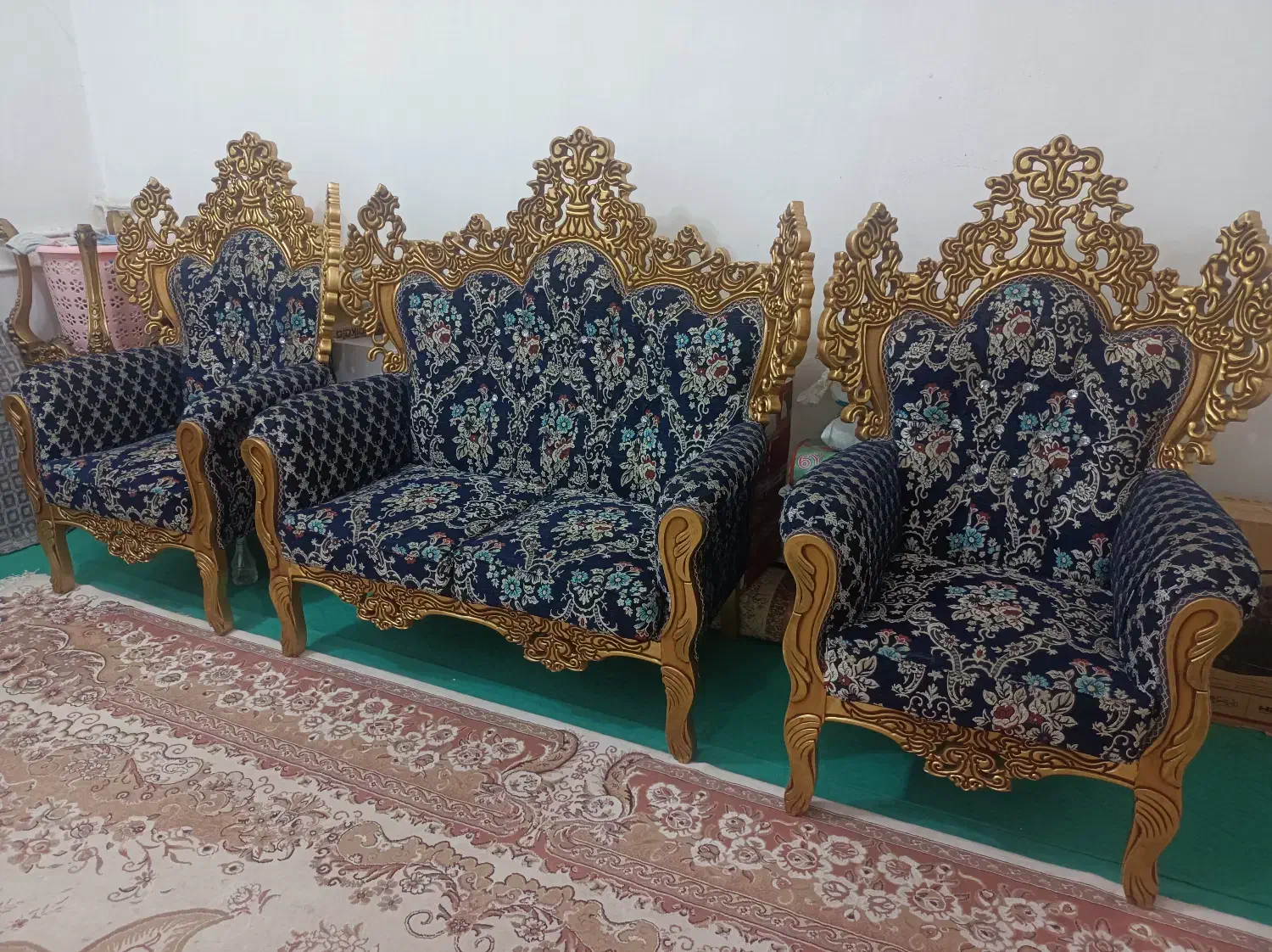مبل ۷ نفره سلطنتی همراه عسلی|مبلمان خانگی و میز عسلی|کامیاران, |دیوار