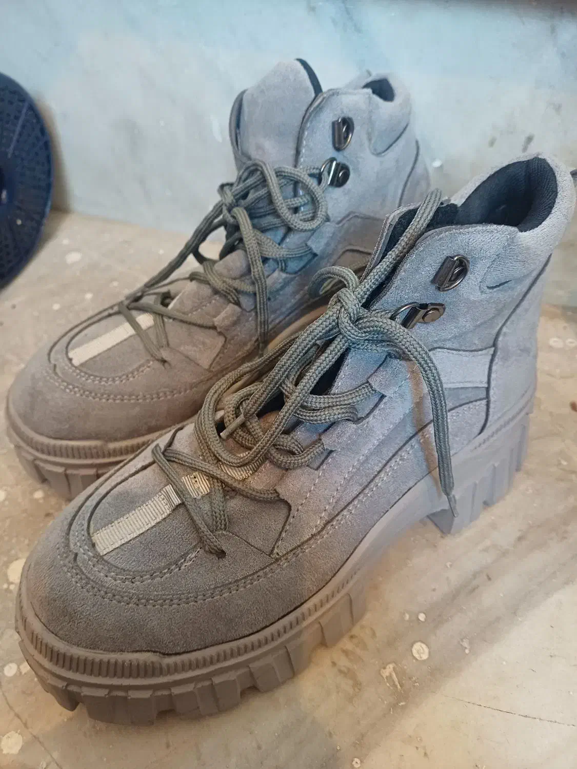 سلام یک عدد نیم بوت ویک کفش راحتی و عروس خرسی بزرگ|کیف، کفش، کمربند|شاهین‌شهر, عطار|دیوار