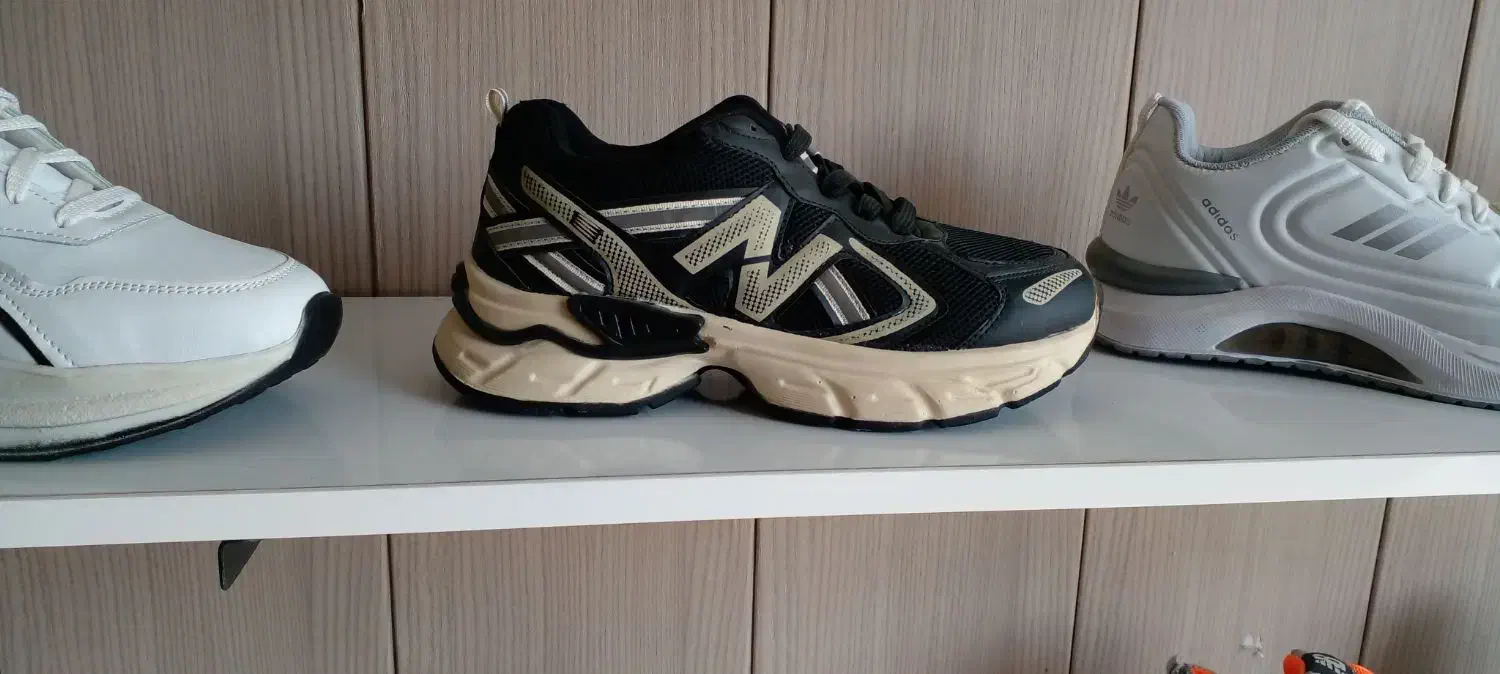 کتونی مشکی|کیف، کفش، کمربند|داراب, |دیوار