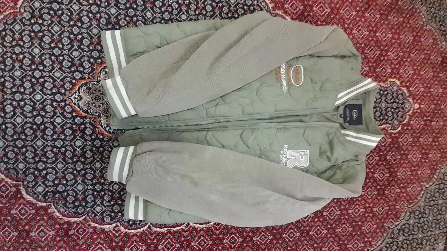 کاپشن ۴ایکس|لباس|قروه, |دیوار