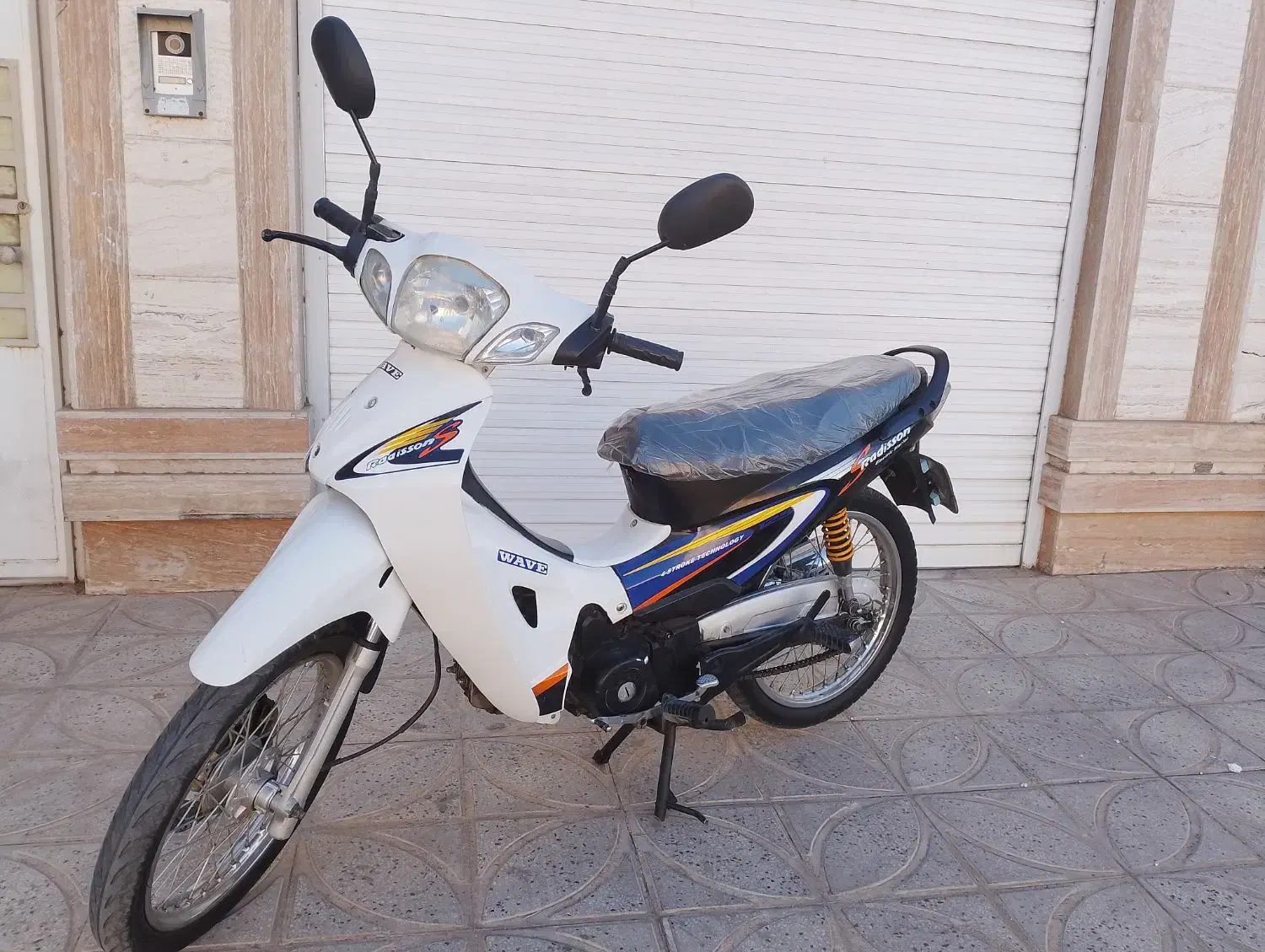 موتور رادیسون طرح ویو لاکی مدل 1395|موتورسیکلت|کاشمر, |دیوار