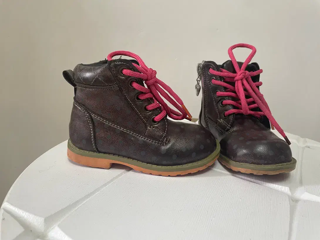 بوت بچگانه و کتونی وارداتی|کفش و لباس بچه|ساری, |دیوار