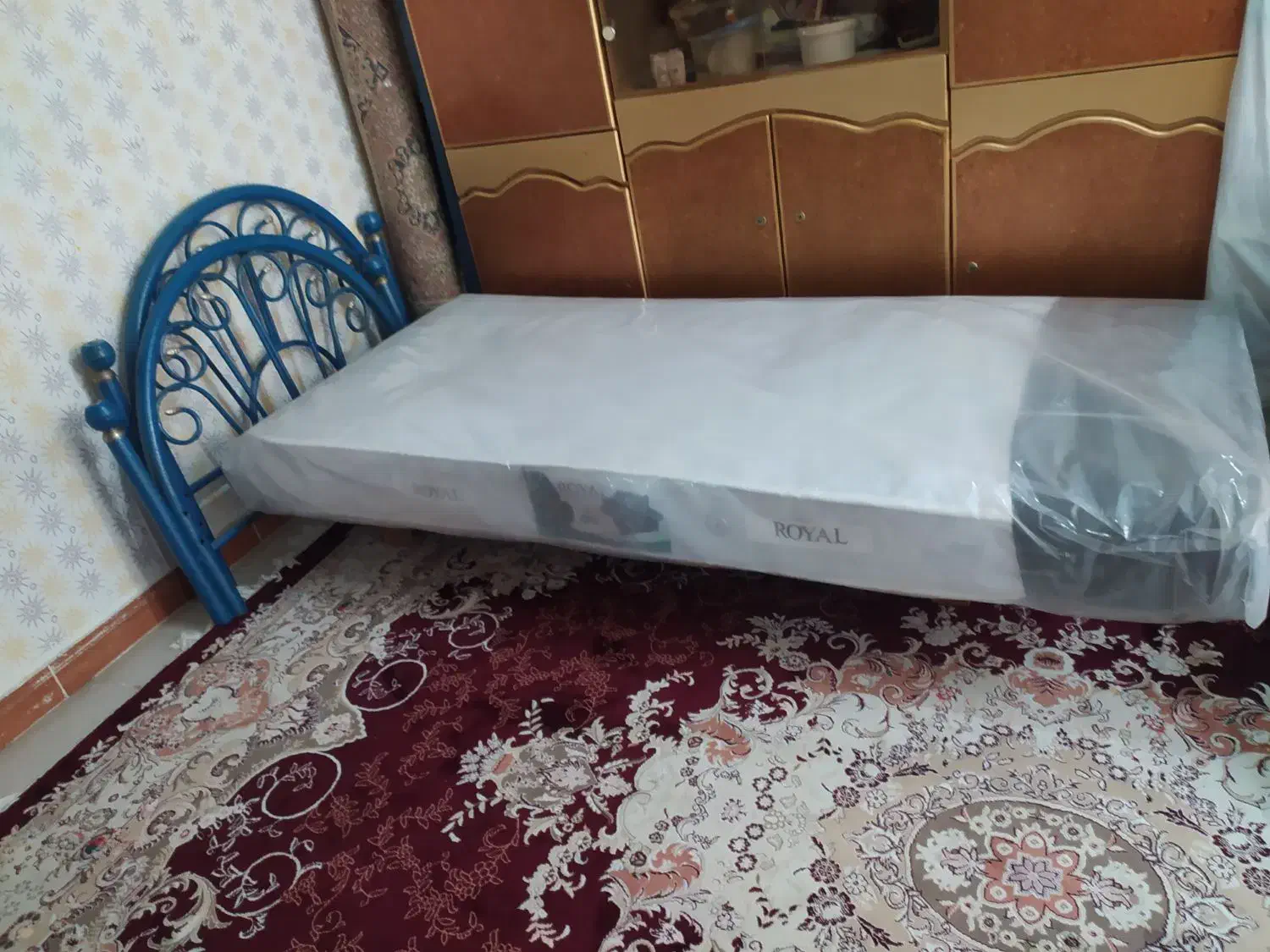 تخت و تشک، و تشک برقی|تشک تختخواب|قرچک, میرزائی شمالی|دیوار