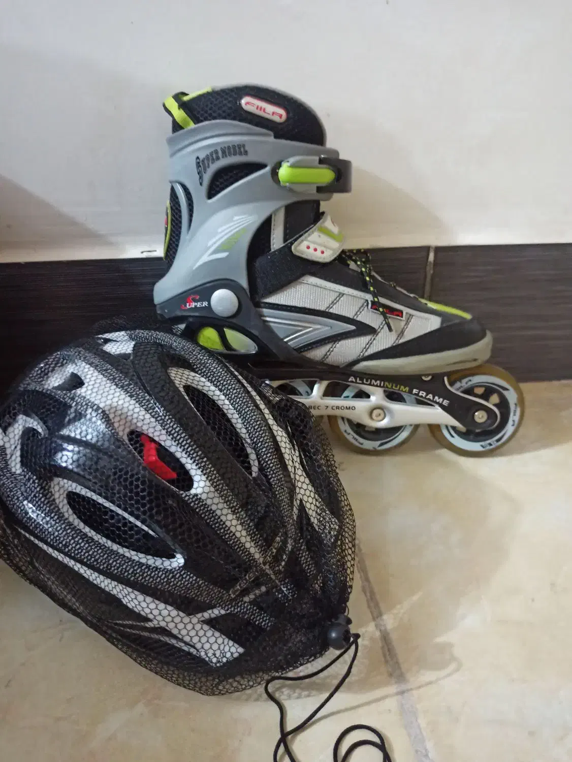 فروش کفش اسکیت برند فیلا اصل با تمام وسایل حفاظتی|دوچرخه، اسکیت، اسکوتر|بندر کنگان, |دیوار