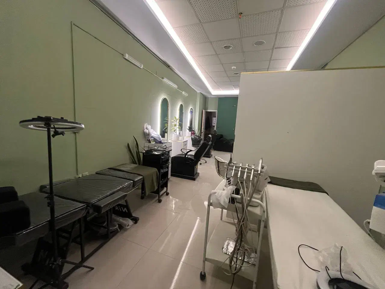 واگذاری سالن زیبایی نبش فرحبخش غربی|اجارهٔ مغازه و غرفه|نیشابور, تختی|دیوار