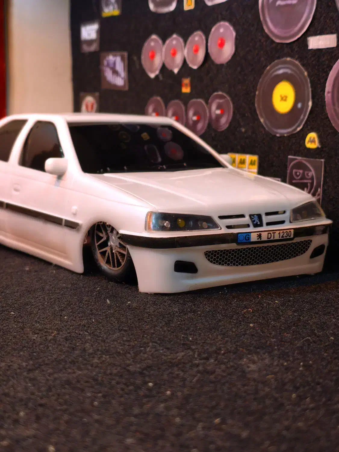 ماشین پرسیا پنو|اسباب‌‌بازی|پرند, فاز ۱|دیوار