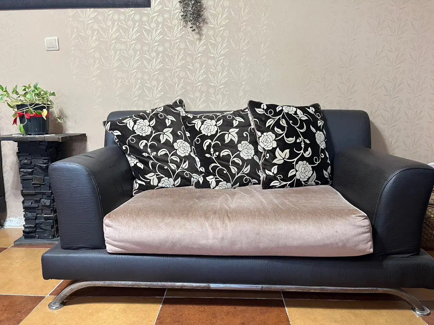 مبلمان ۶نفره به همراه جلو مبلی|مبلمان خانگی و میز عسلی|ایزدشهر, |دیوار