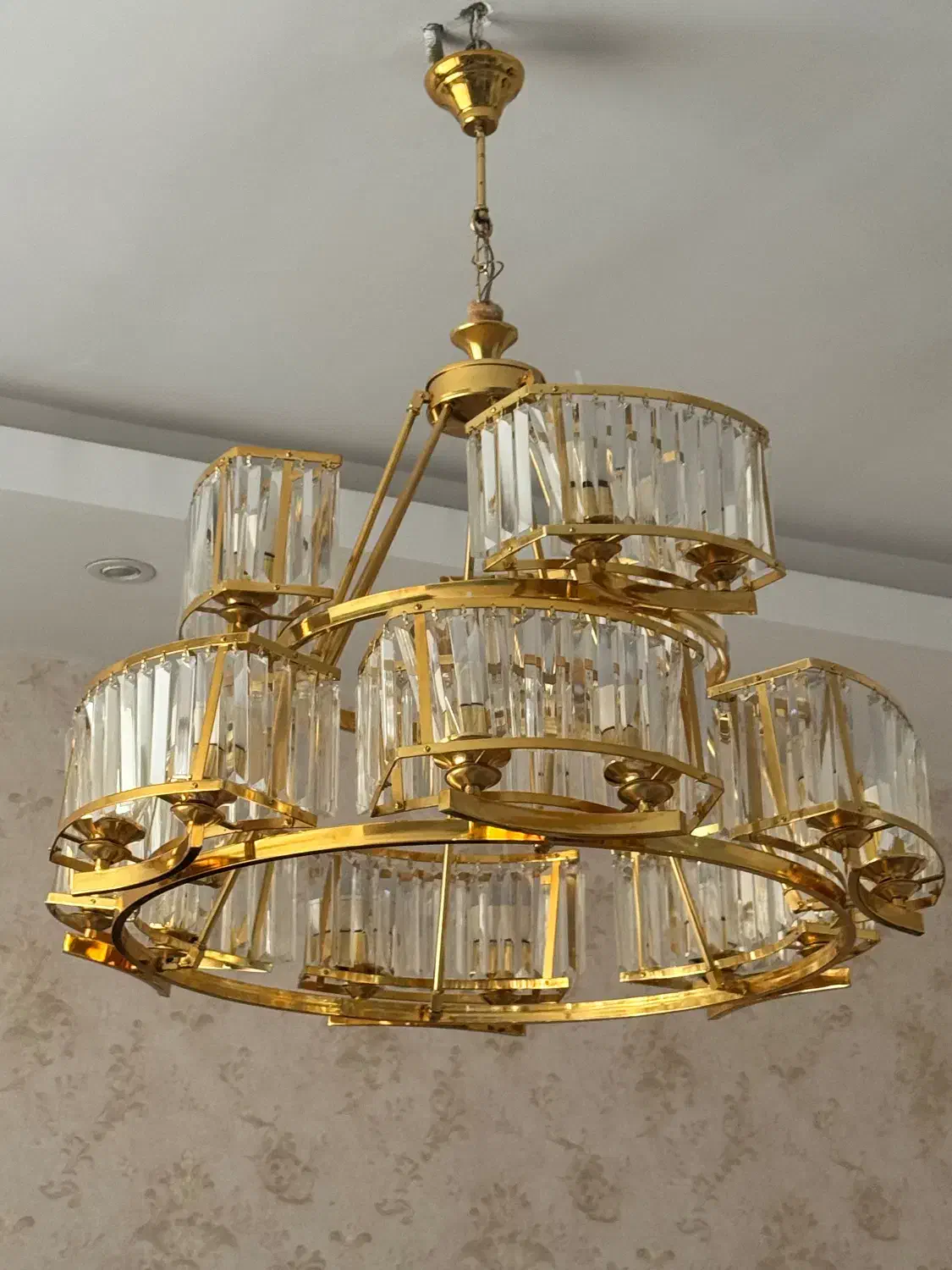 لوستری بسیار زیبا و فاخر|لوستر و چراغ آویز|کرج, باغستان|دیوار