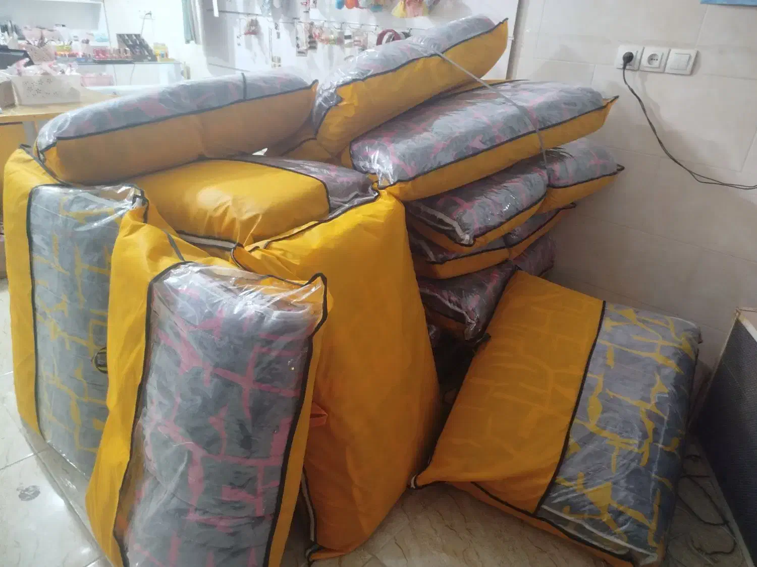 تشک جنس عالی|رختخواب، بالش، پتو|خورموج, |دیوار