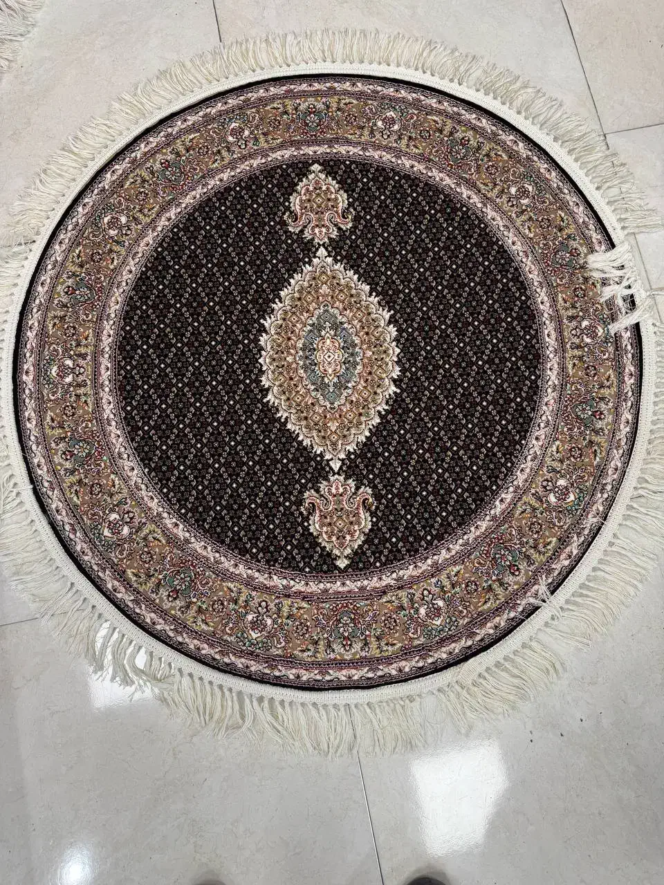 فرش ماشینی دایره (سرای فرش آوین)|فرش|تبریز, |دیوار