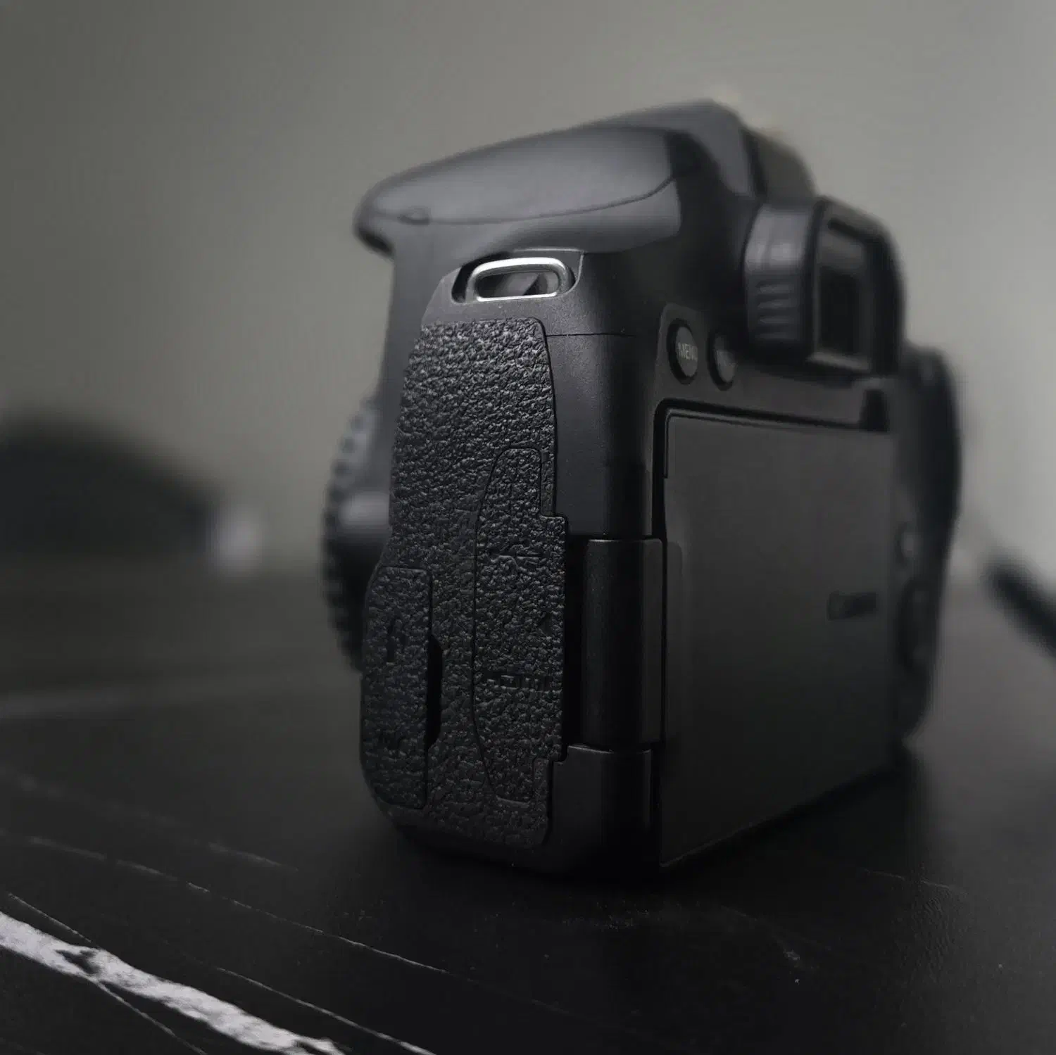 دوربین Canon 850d ، بدون لنز ، یک باتری اضافه|دوربین عکاسی و فیلمبرداری|کرج, عظیمیه|دیوار