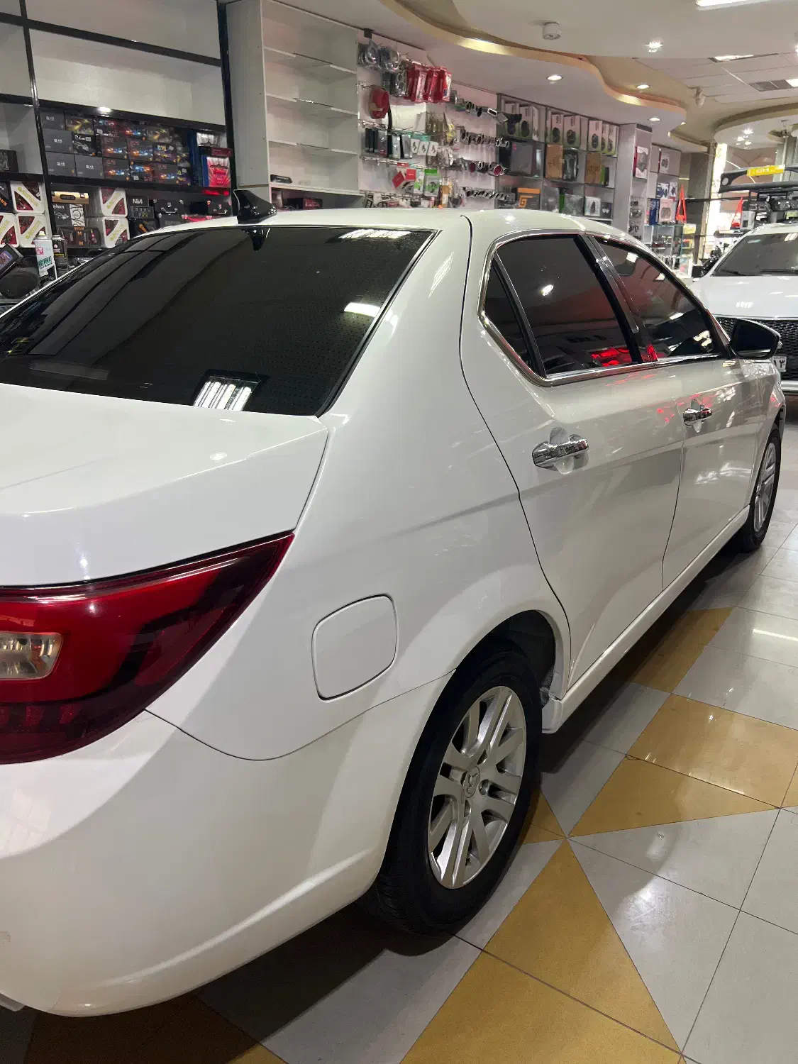 دنا پلاس1402دنده|خودرو سواری و وانت|اصفهان, بوستان ناژوان|دیوار