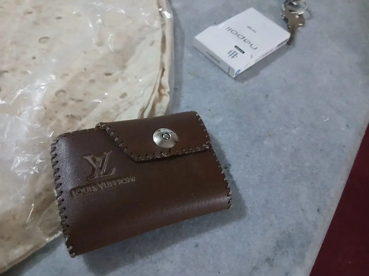 کیف مدارک پیدا شده.|اشیا|کرج, برغان|دیوار