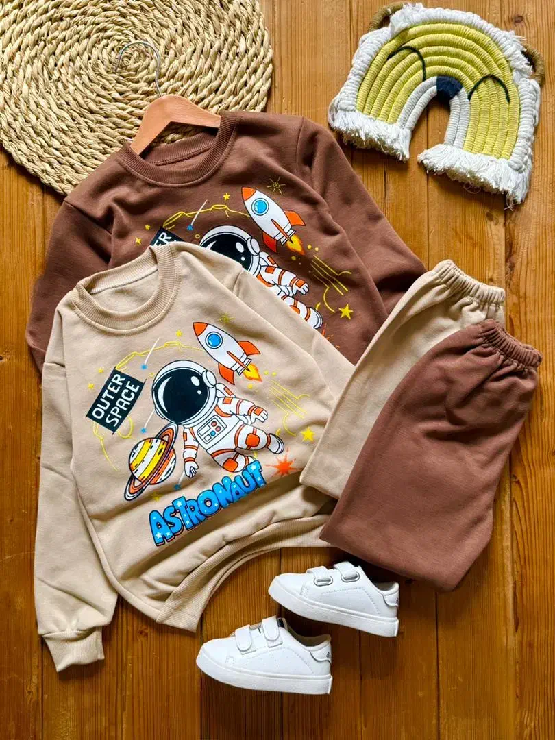 فضانورد و پلنگی|کفش و لباس بچه|رباطکریم, رباطکریم|دیوار