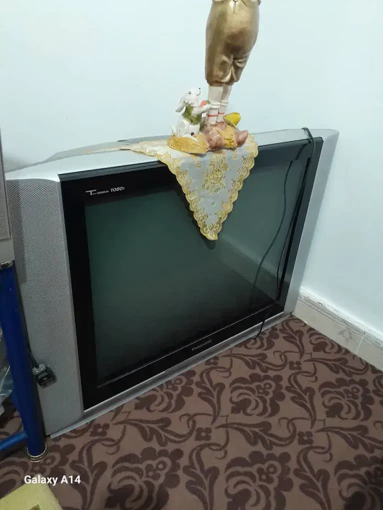 تلویزیون نونوکنترل داره|تلویزیون و پروژکتور|سیاهکل, |دیوار