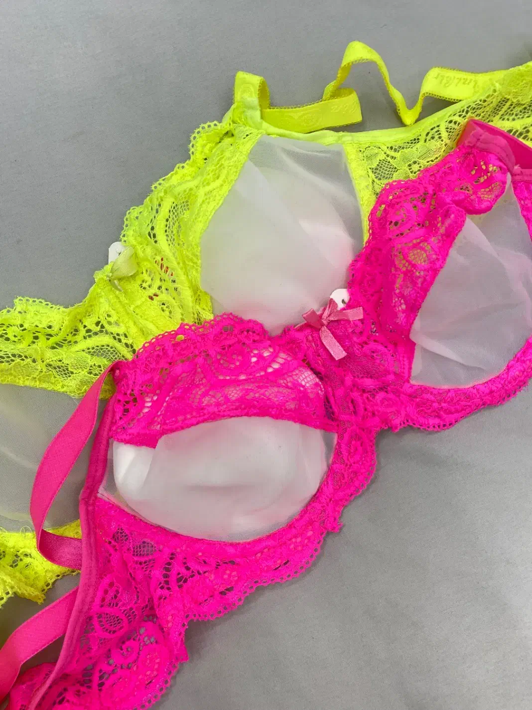 سوتین شیشه ایی|لباس|ابریشم, |دیوار